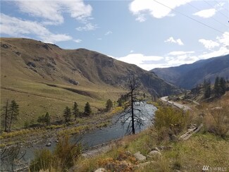 696 Washington 153, Pateros, WA 98846