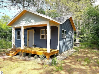 2759 North Dr, Traverse City, MI 49685