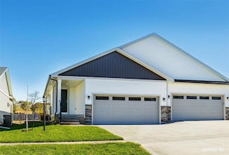 725 Linden St, Carlisle, IA 50047