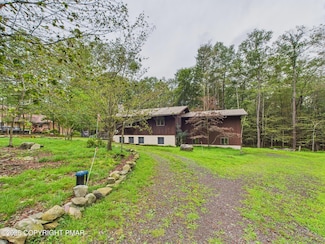 82 Lehigh River Dr S, Gouldsboro, PA 18424