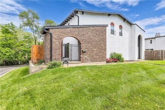 6531 Bluejacket St, Shawnee, KS 66203