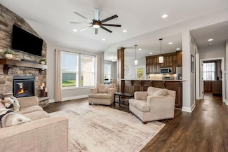 904 Edgewood Dr, Paola, KS 66071