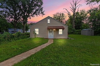 14734 Collinson Ave, Eastpointe, MI 48021