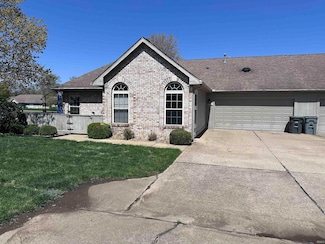 8117 Gate Way Dr, Evansville, IN 47715