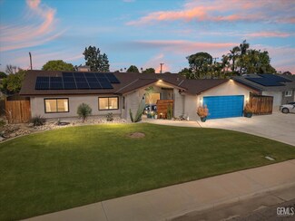 3040 Jacaranda Dr, Bakersfield, CA 93301
