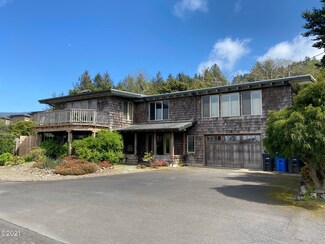 17 Shell St, Yachats, OR 97498