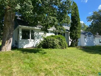 2216 Woodland Ave, Duluth, MN 55803