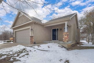 11060 Whispering Ln, Kansas City, KS 66109