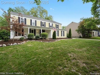 5544 Kingsfield Dr, West Bloomfield, MI 48322