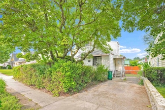 50-12 Utopia Pkwy, Flushing, NY 11365