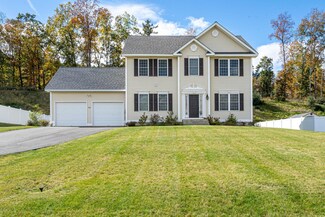 143 Brookview Dr, Hooksett, NH 03106