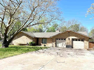 3 Lakewynds Dr, Arkansas City, KS 67005