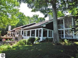 601 N Stony Point Rd, Suttons Bay, MI 49682
