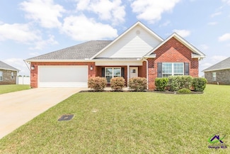 427 Lamplight Dr, Byron, GA 31008