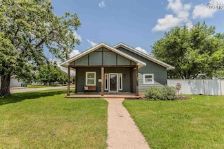 304 E Spring St, Henrietta, TX 76365