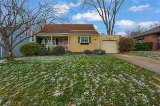 904 Sunset Blvd, Ellwood City, PA 16117