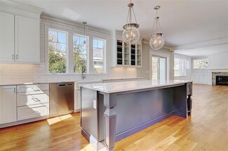37 Explorer Dr, Saunderstown, RI 02874