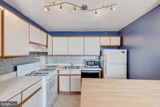 1030 E Lancaster Ave Unit 211, Bryn Mawr, PA 19010