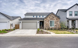 1093 Traverse Dr S, Madera, CA 93636