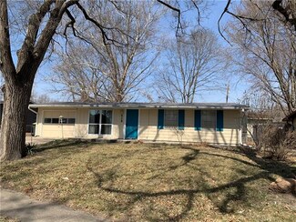 418 Holiday Dr, Lansing, KS 66043