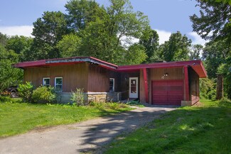 90 Main St, Hampden, MA 01036