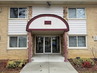 5725 Holmes Ave Unit 15, Clarendon Hills, IL 60514