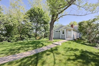 9 Landmark Ln, Rockport, MA 01966