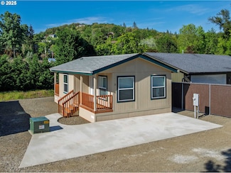 201 NE Peggy Ave Unit 11, Roseburg, OR 97470