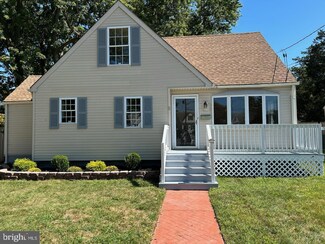 5 Barberry Ln, Mount Holly, NJ 08060