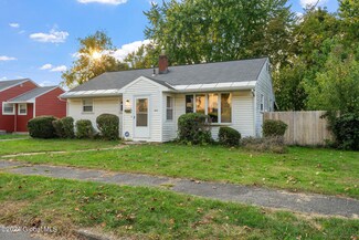 893 9th Ave, Troy, NY 12182