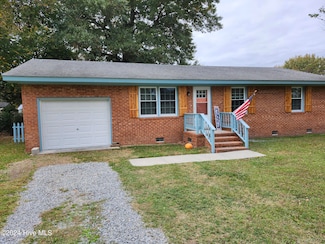 213 N Mcrae St, Burgaw, NC 28425