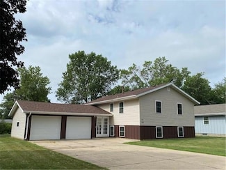 2009 Great Bend Blvd, Windom, MN 56101