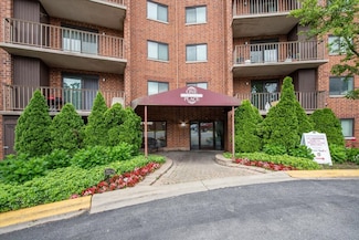 1 Bloomingdale Place Unit 800, Bloomingdale, IL 60108