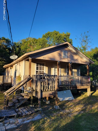 2111 Jackson Ave, Pascagoula, MS 39567