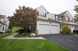 8 Willow Dr, Easton, PA 18045