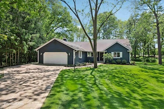 N70W26457 Thousand Oaks Dr, Sussex, WI 53089