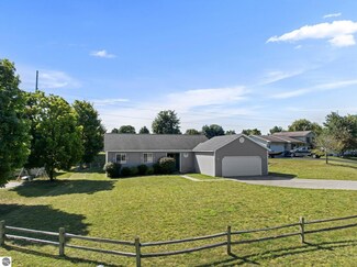 3761 Paddock Dr, Traverse City, MI 49685