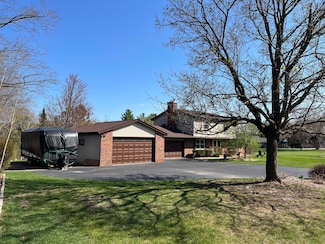 W248S6650 Diane Dr, Waukesha, WI 53189