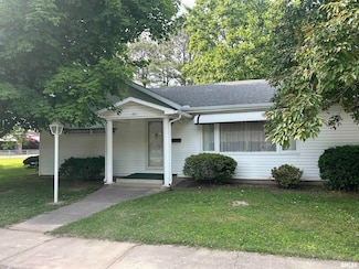 401 W 11th St, Christopher, IL 62822