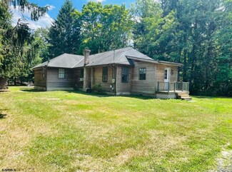 5741 Duerer St, Egg Harbor City, NJ 08215