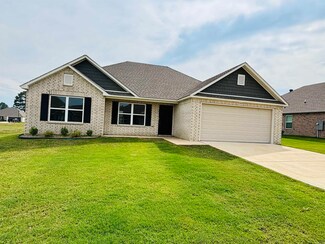 1302 Springvine Dr, Searcy, AR 72143