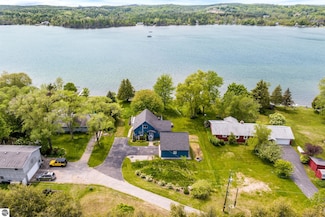 3802 S Grants Landing, Lake Leelanau, MI 49653