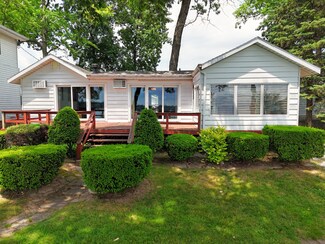 31655 Karl St, Dowagiac, MI 49047