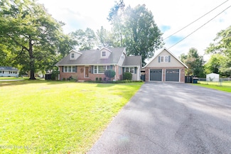 818 Edgewood Dr, Jacksonville, NC 28540