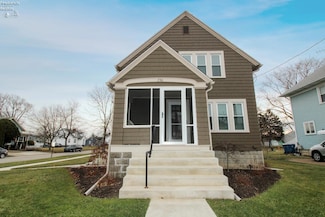 730 E 2nd St, Port Clinton, OH 43452