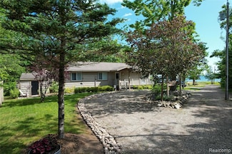 19378 Uta Ln, Millersburg, MI 49759