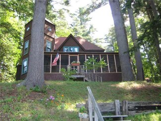 15 Pine Tree Ln, Manchester, ME 04351