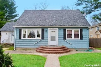 117 Blydenburg Ave, Smithtown, NY 11787