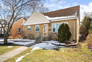 349 E Quincy St, Riverside, IL 60546