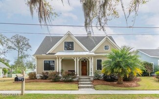 717 14th St, Port Royal, SC 29935